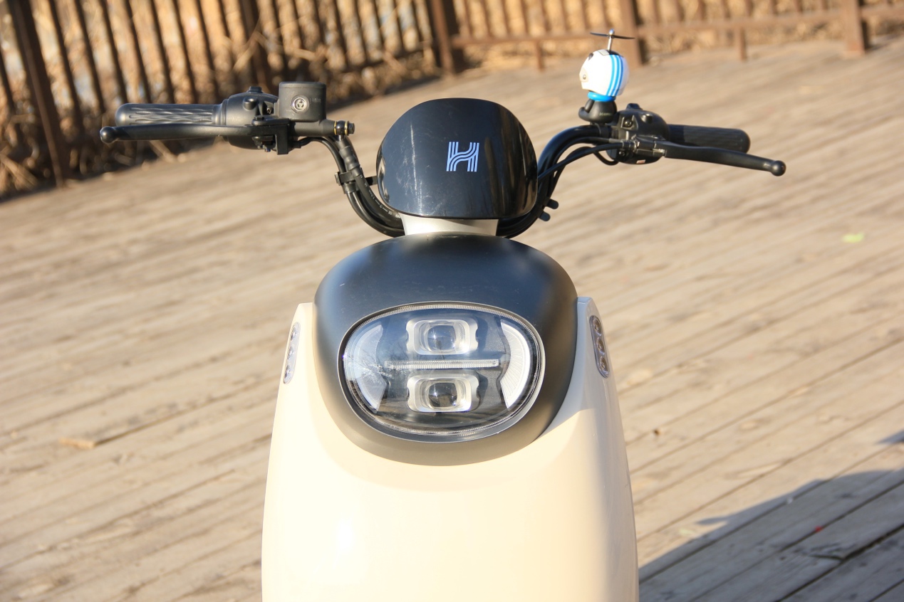 电动车里的小精灵哈啰a86打造智慧出行体验