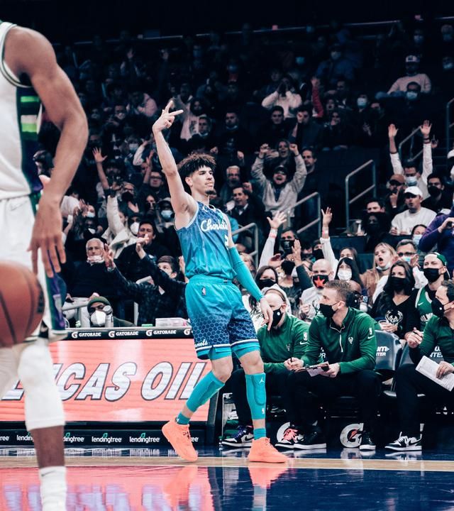 拉梅洛鲍尔令夏洛特黄蜂再次蜂鸣