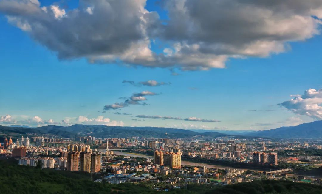 景洪全景 西双版纳州委宣传部供图这个春天,澜沧江畔,没有什么能阻挡