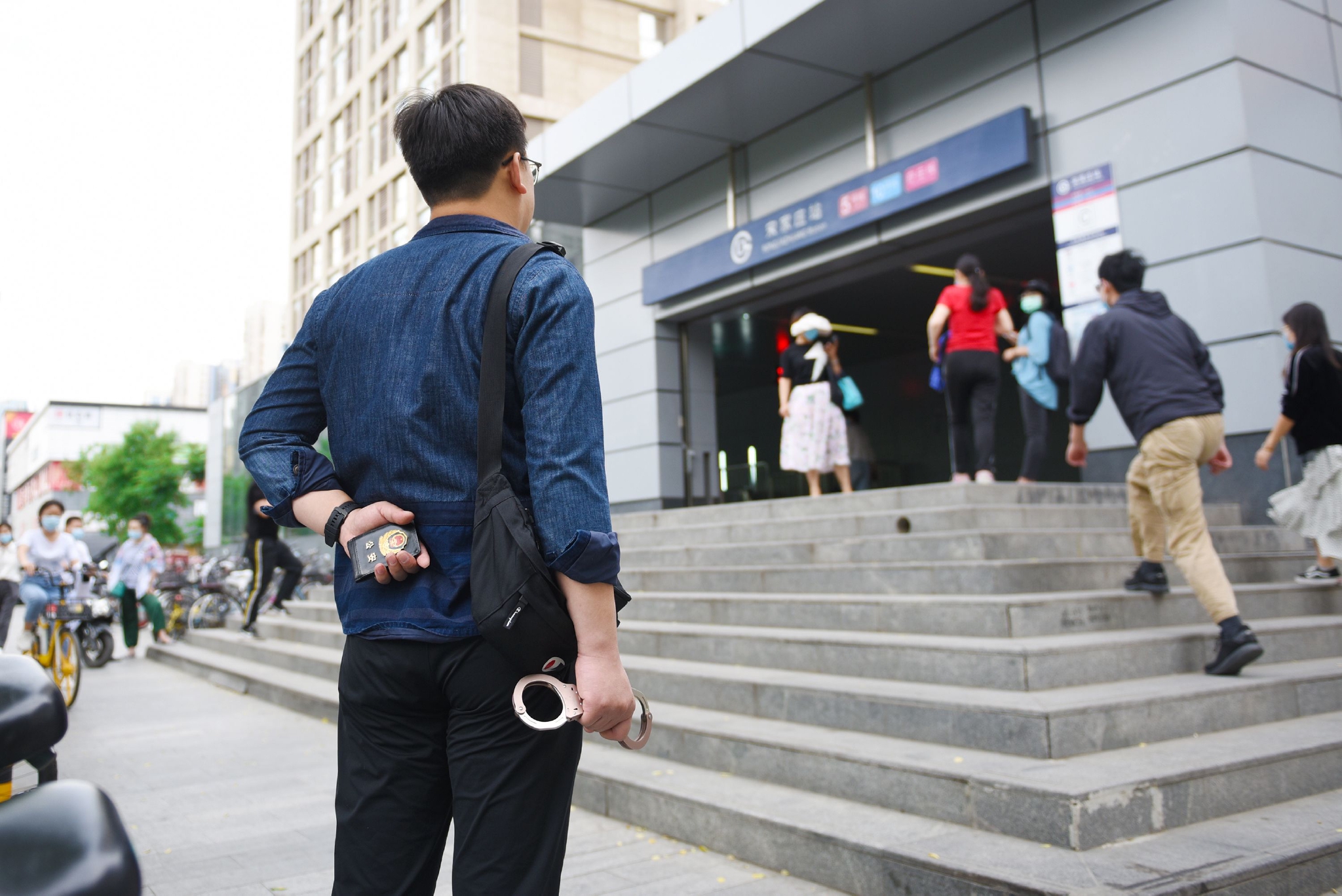 反扒便衣警察小曹藏在人海中的隐形守护者