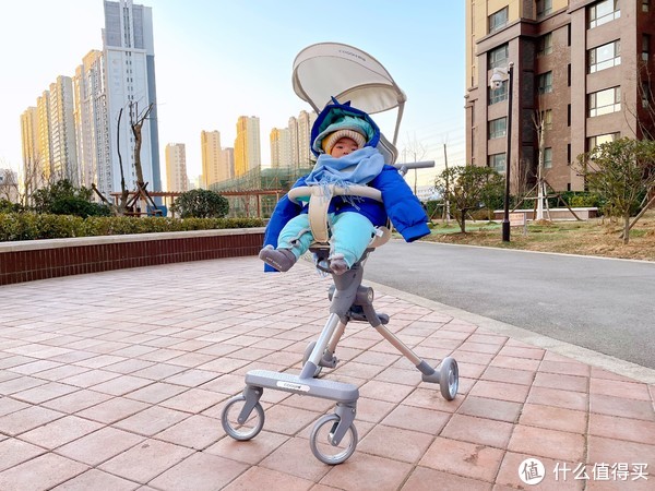 有了婴儿车，遛娃神器有必要吗？当然，酷骑遛娃神器可当宝宝餐椅休闲区蓝鸢梦想 - Www.slyday.coM