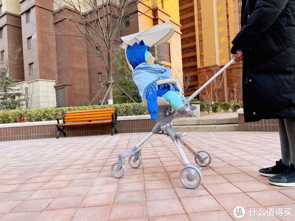 有了婴儿车，遛娃神器有必要吗？当然，酷骑遛娃神器可当宝宝餐椅休闲区蓝鸢梦想 - Www.slyday.coM