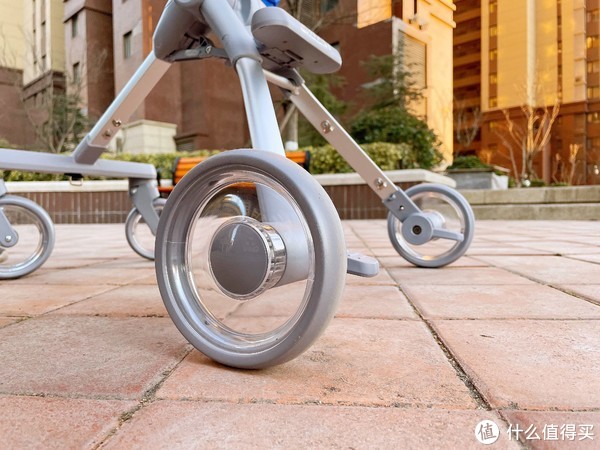 有了婴儿车，遛娃神器有必要吗？当然，酷骑遛娃神器可当宝宝餐椅休闲区蓝鸢梦想 - Www.slyday.coM