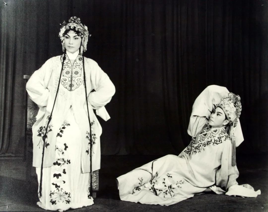 《盘夫》中饰严兰贞