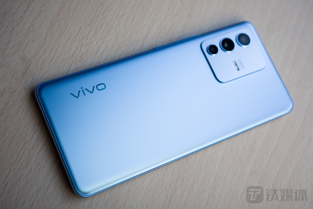 vivos12pro评测保持优秀手感前摄后摄双升级钛极客