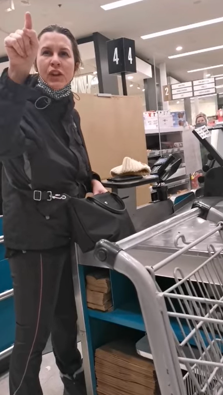 加拿大女子拉口罩斥华裔夫妇"带来病毒"  市长:绝不容忍歧视言论休闲区蓝鸢梦想 - Www.slyday.coM