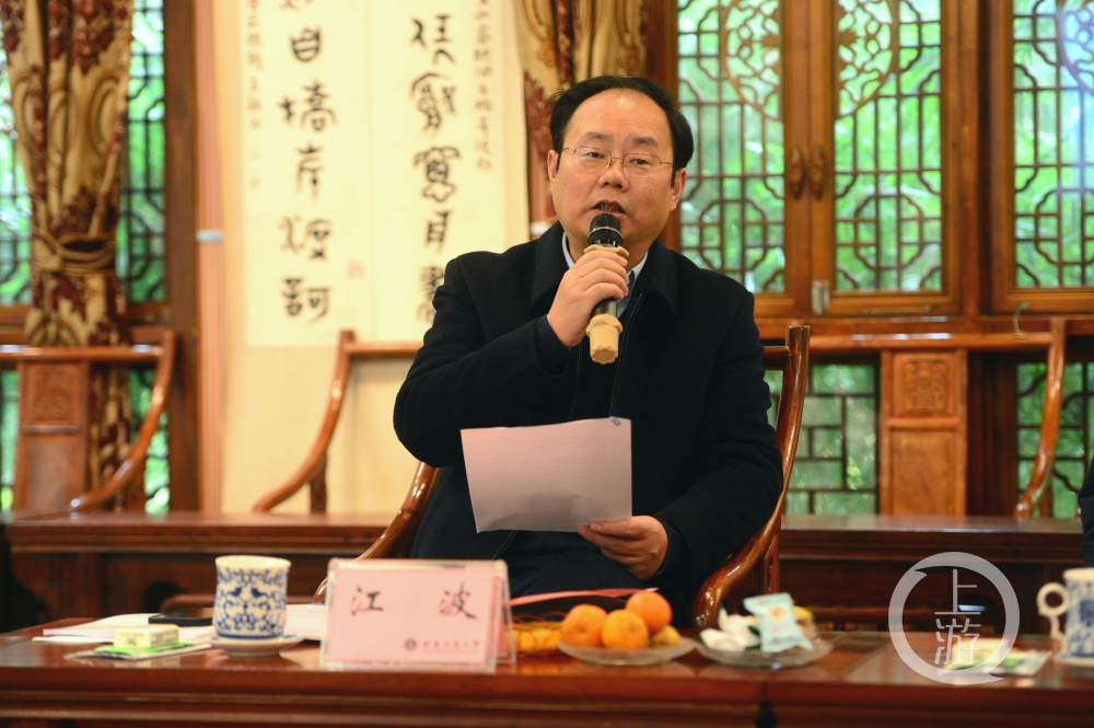 重庆工商大学党委常委,副校长李敬,重报集团党委委员,副总裁兼上游