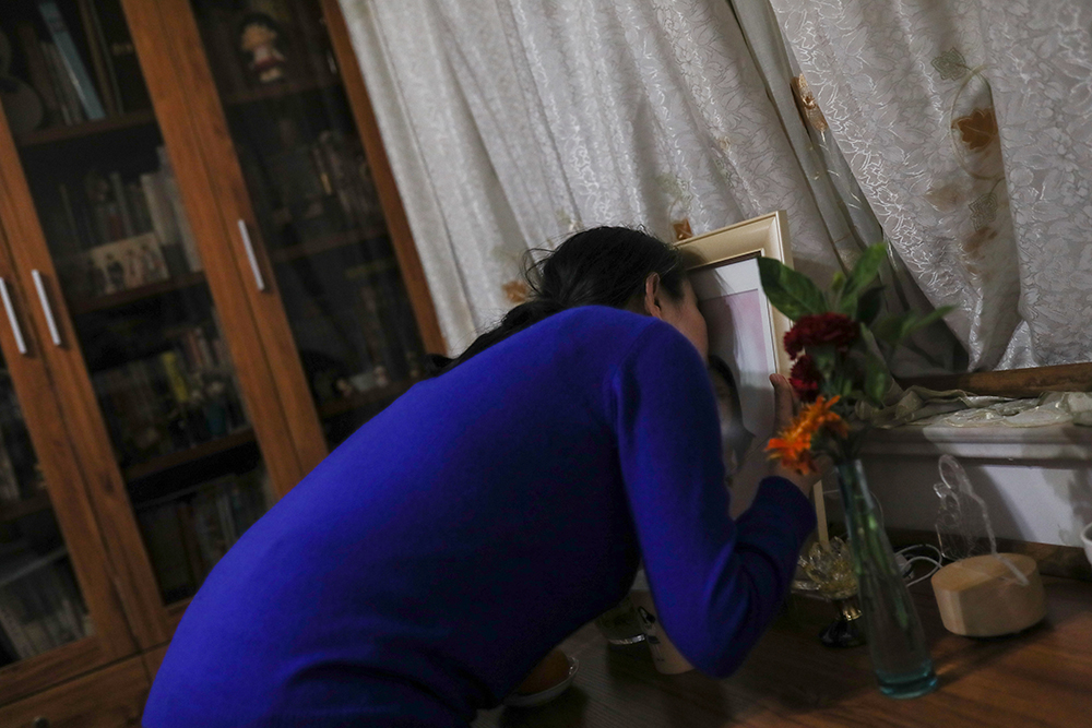 跟拍四年我了解的镜头外的江秋莲丨正午视觉