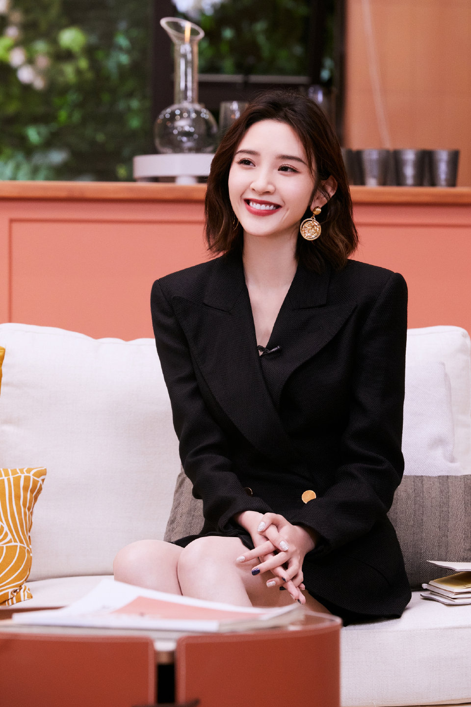 唐艺昕今日节目造型