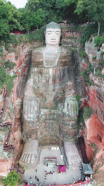 乐山大佛脸又花了