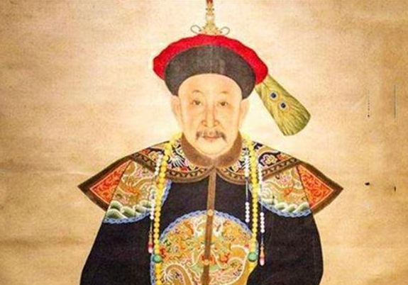 清朝人物真实长相：乾隆很像如今的一个明星，和珅的容貌俊美无双