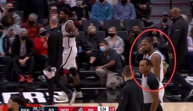 破案了!欧文脚踝险些受伤,谁注意到杜兰特,他为兄弟怼裁判!休闲区蓝鸢梦想 - Www.slyday.coM 破案了!欧文脚踝险些受伤,谁注意到杜兰特,他为兄弟怼裁判!休闲区蓝鸢梦想 - Www.slyday.coM