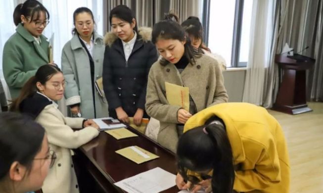 体制内快成“女儿国”,男女比例严重不协调,背后的原因非常现实休闲区蓝鸢梦想 - Www.slyday.coM 体制内快成“女儿国”,男女比例严重不协调,背后的原因非常现实休闲区蓝鸢梦想 - Www.slyday.coM