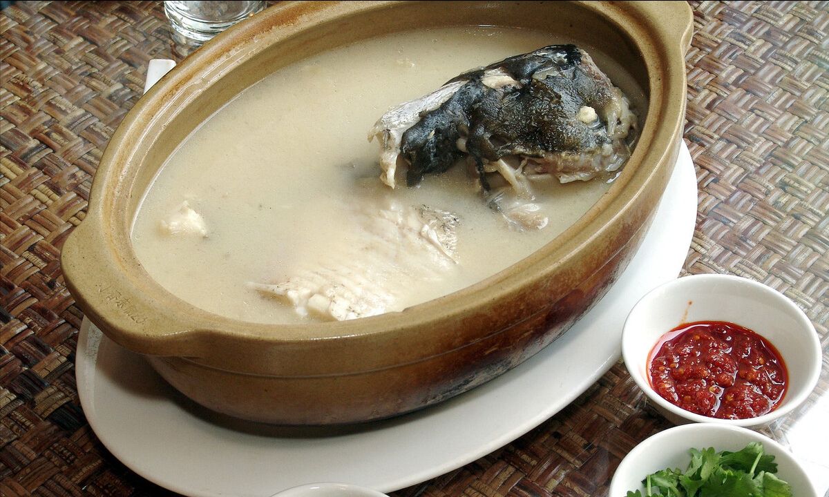 炖鱼头汤鱼头直接下锅是错的教你2招鱼汤浓白鲜美不腥