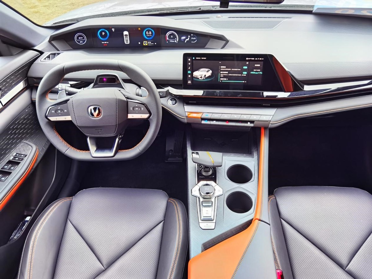 颜值爆表,内饰科技感十足,搭1.5t发动机,长安uni-v开启预售-新浪汽车