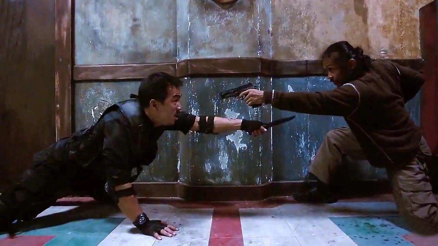 雅彦·鲁伊安等主演,讲述一群特警进入贫民窟一栋黑帮,打手集结的楼房