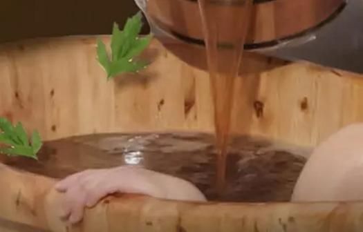 中医儿科杨晓:小儿药浴好处多多,药浴疗法为宝宝健康保驾护航!__财经