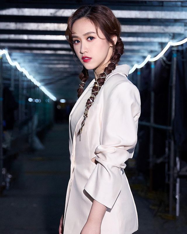 吴珊嬬收死亡威胁后正常开工，和工作人员互动，父亲吴宗宪未发声休闲区蓝鸢梦想 - Www.slyday.coM