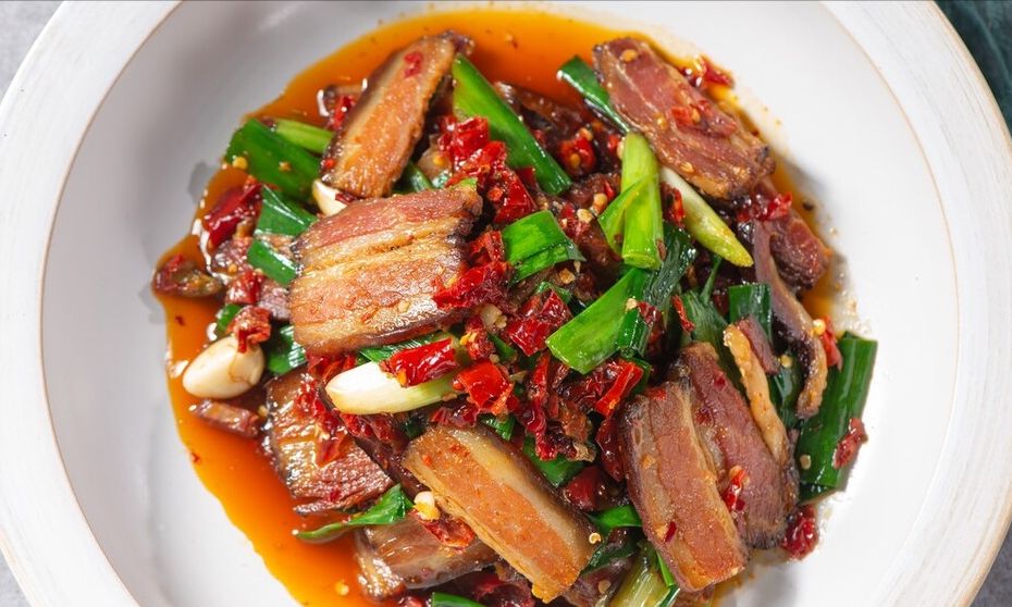 炒腊肉别再直接下锅了多做2步腊肉不咸不硬鲜香不油腻