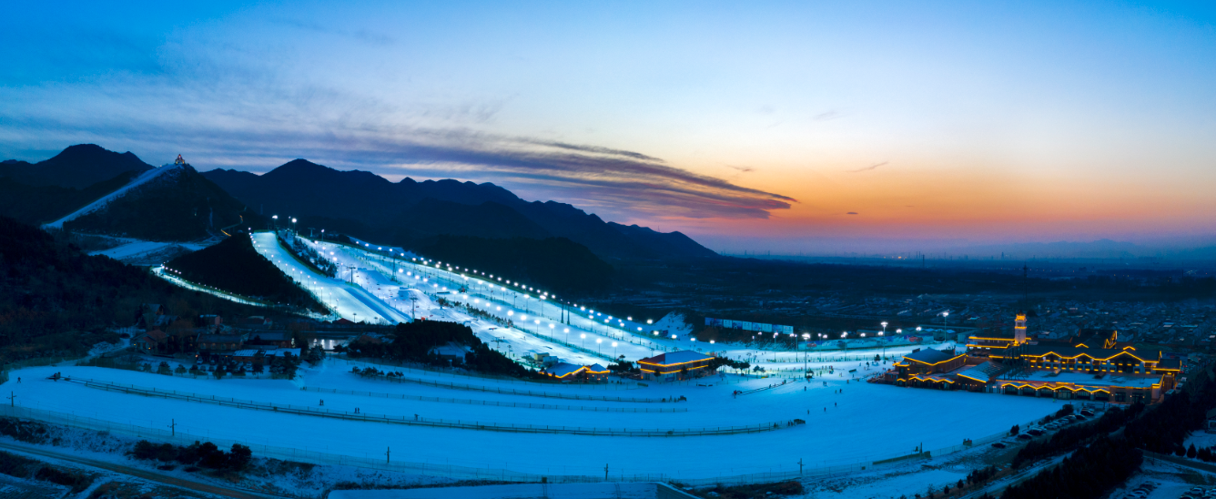 密云南山滑雪场夜景.