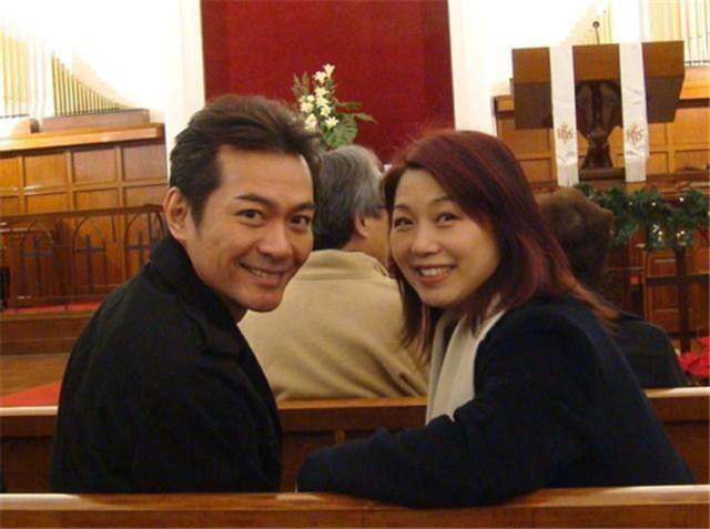 演员江华直播时自曝偶像是妻子麦洁文网友评论区刷屏邓萃雯呢