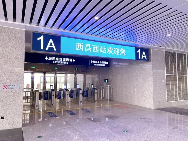 带着期待的心情,记者走进了西昌西站,揭开西昌西站神秘的面纱.