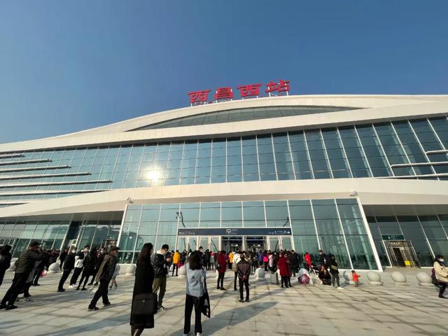 西昌西站,正式开启"动车时代"这副"新面孔"也加入了全国动车的"朋友圈