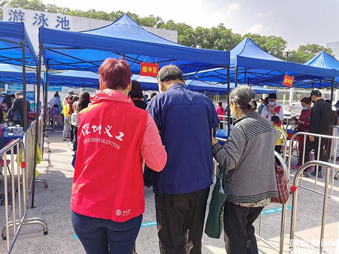 疫动情深深圳志愿者倾力参与疫情防控保障志愿服务