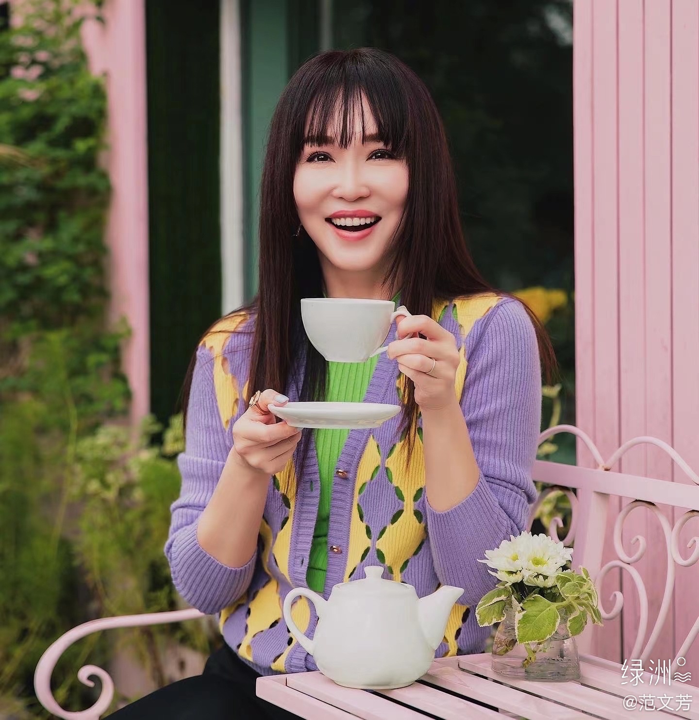 范文芳曾经扮演的的小龙女,嫦娥仙子都很惊艳,所以被网友评为"新加坡