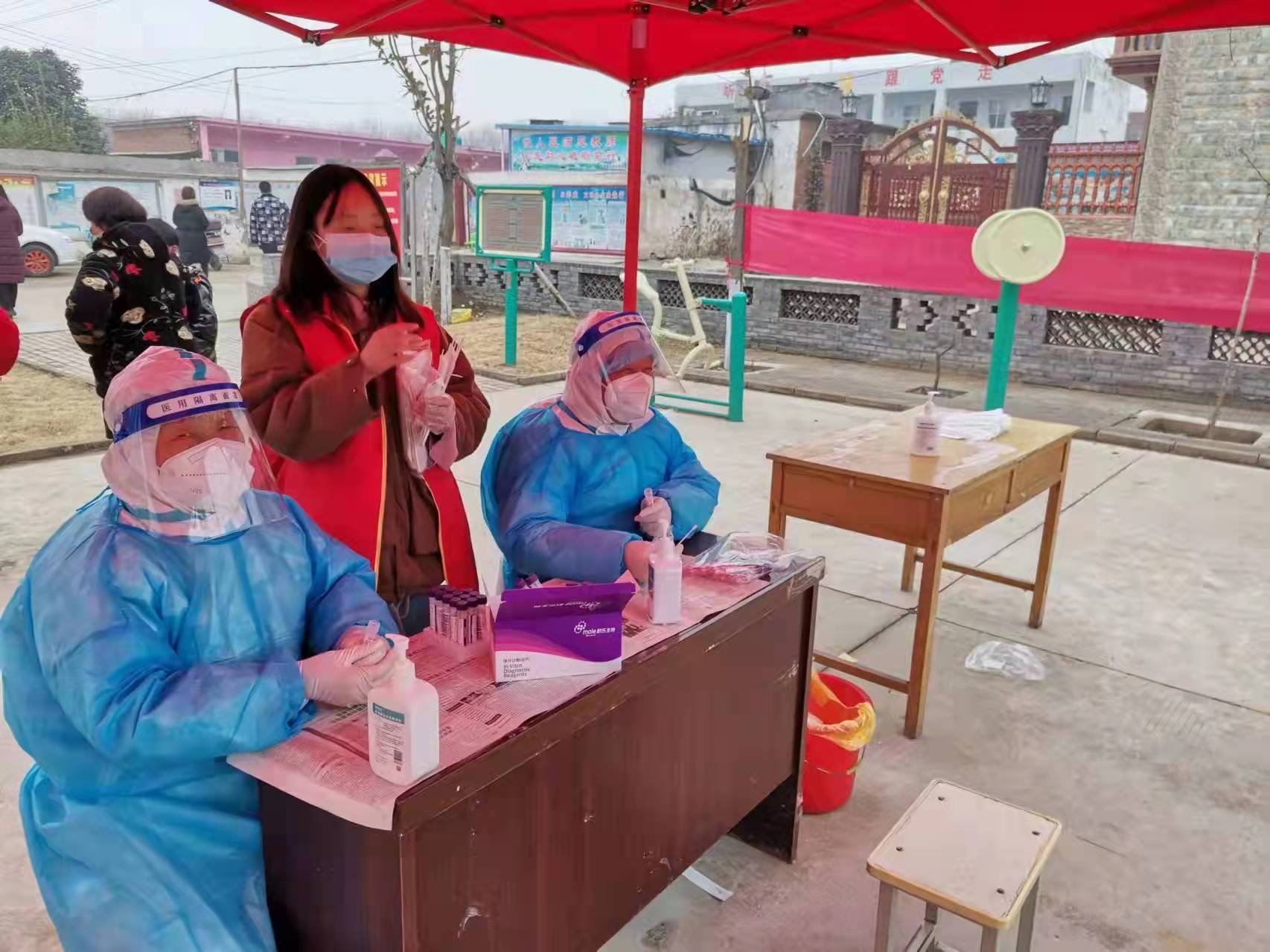 河南抗疫一线78岁白发村医：搞了一辈子防疫，现在躲开我会不安休闲区蓝鸢梦想 - Www.slyday.coM