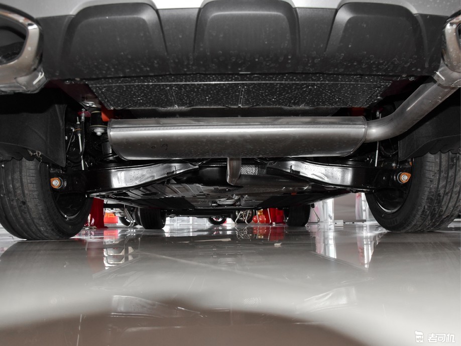 福克斯 2021款 猎装版 ecoboost 180 自动猎潮型前悬架为麦弗逊式独立