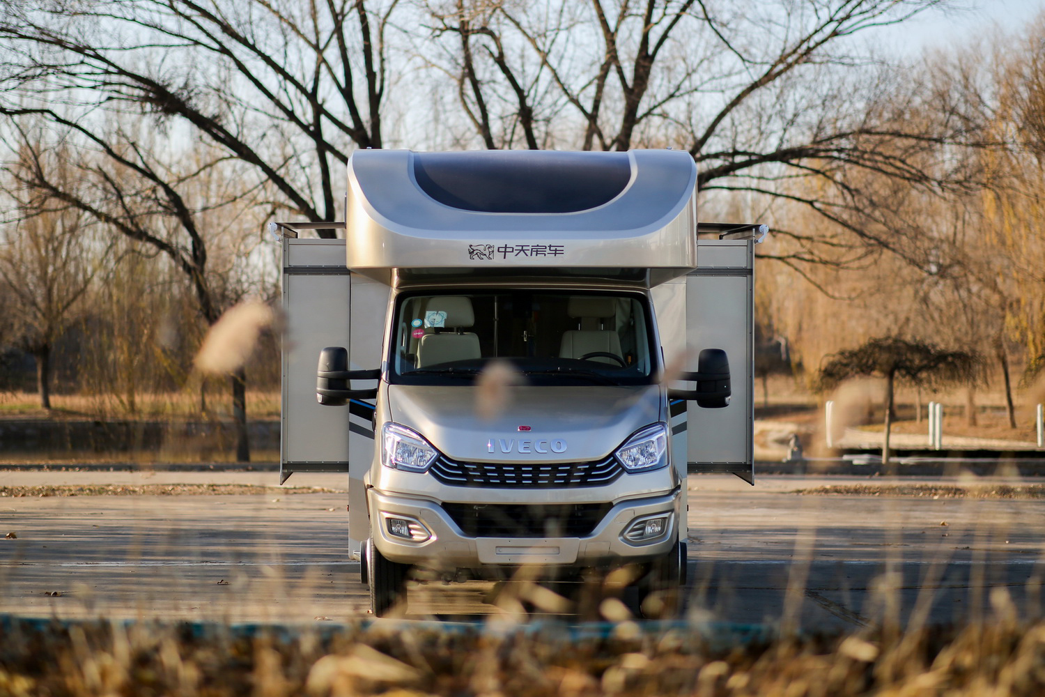 经典再现!中天房车发布领航者驭风系列三拓展房车,真有想象力