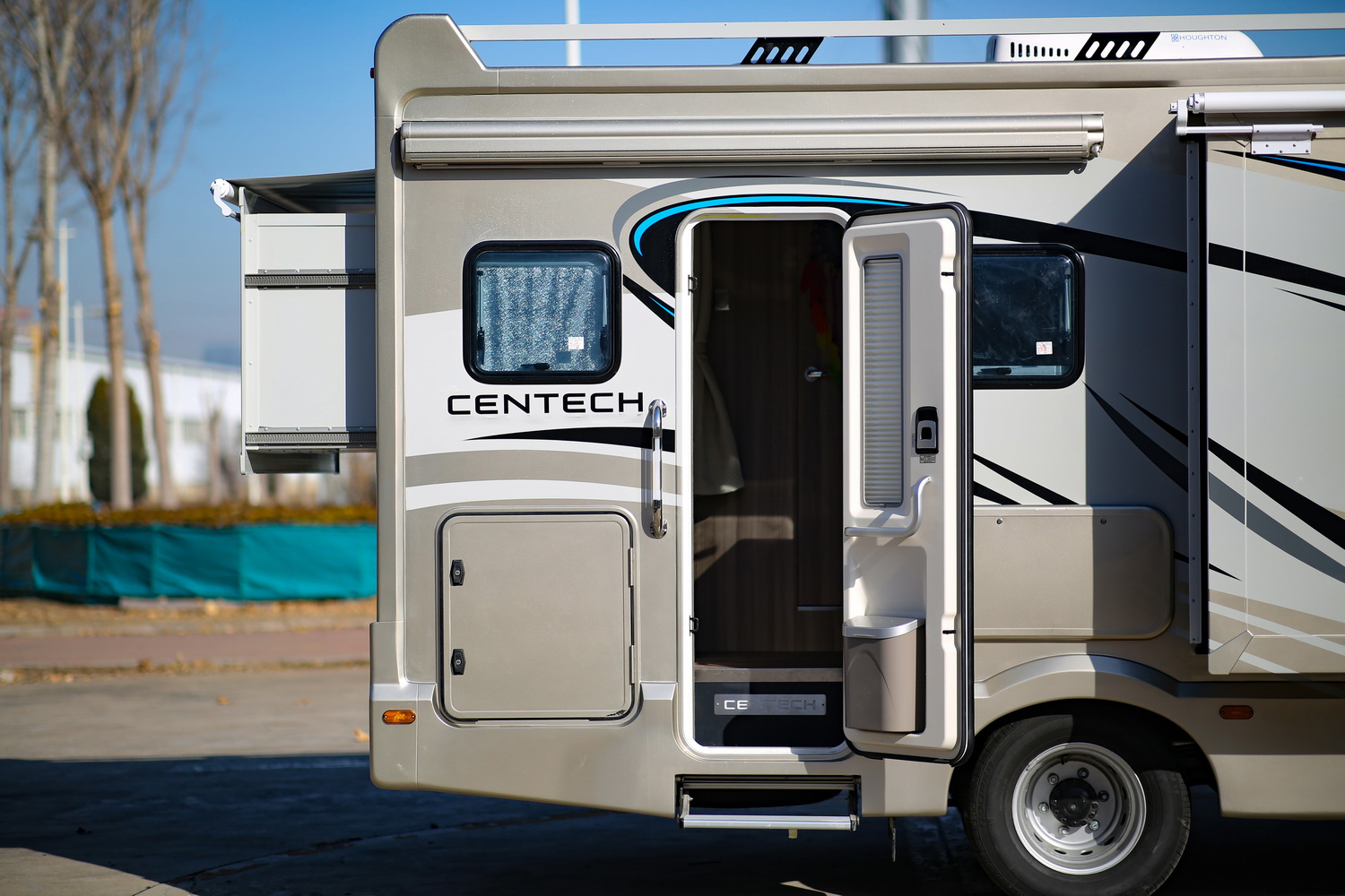 经典再现!中天房车发布领航者驭风系列三拓展房车,真有想象力