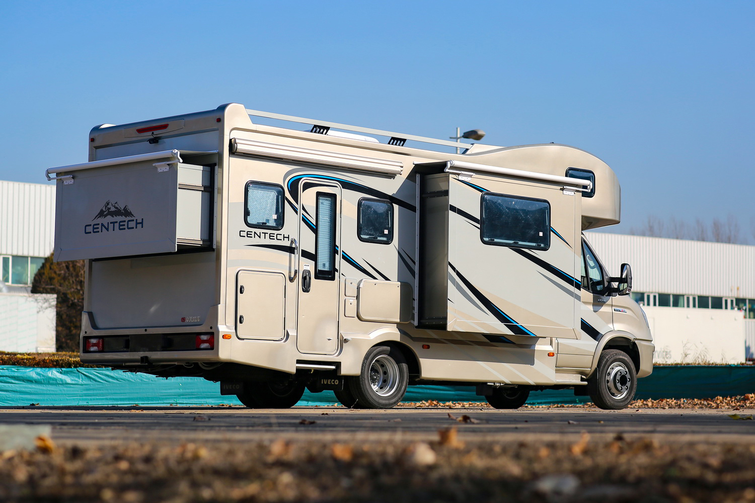 经典再现!中天房车发布领航者驭风系列三拓展房车,真有想象力