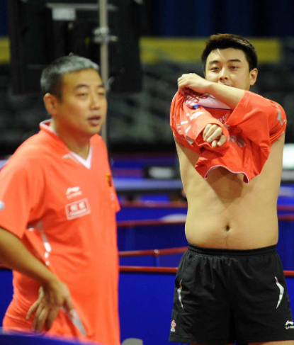 乒乓冠军王皓30岁娶美妻32岁面临婚姻危机他如何化解