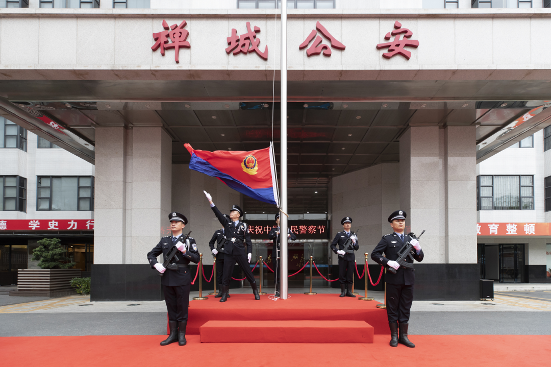 局警旗飘扬,见证初心使命,铮铮誓言,激励豪情斗志,佛山公安必将高擎