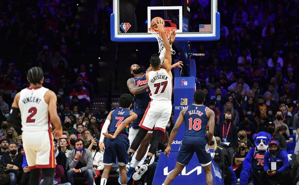 统治篮板5年，他本该是NBA第一中锋，为何才28岁，就混成底薪？休闲区蓝鸢梦想 - Www.slyday.coM