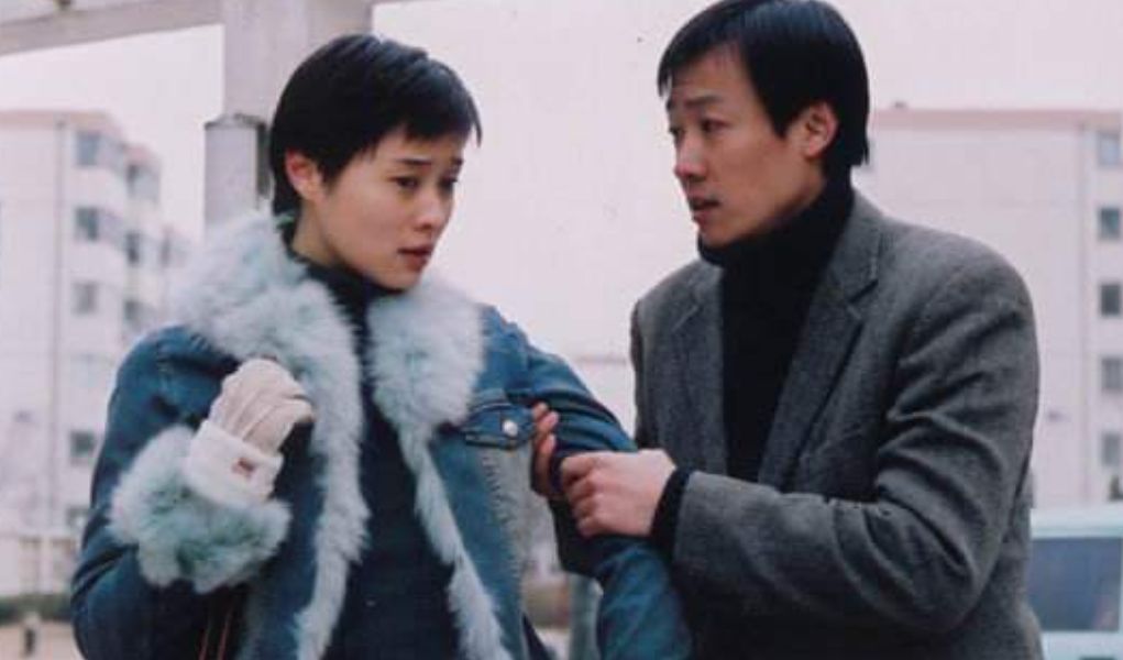辛柏青主演的《中国式结婚》也是由他执导,该剧凭借真实的剧情与鲜明