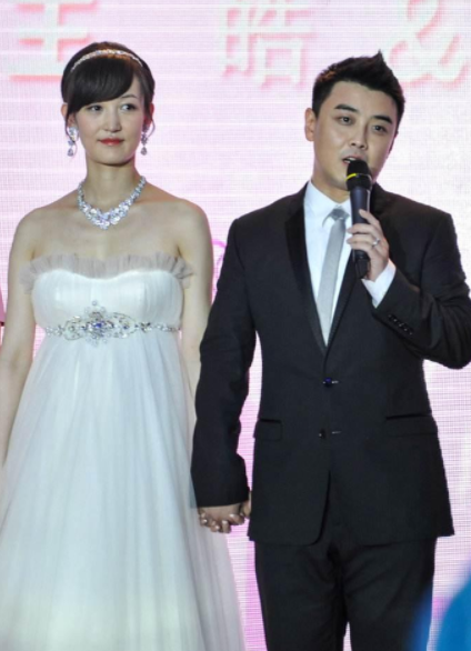 乒乓冠军王皓30岁娶美妻32岁面临婚姻危机他如何化解