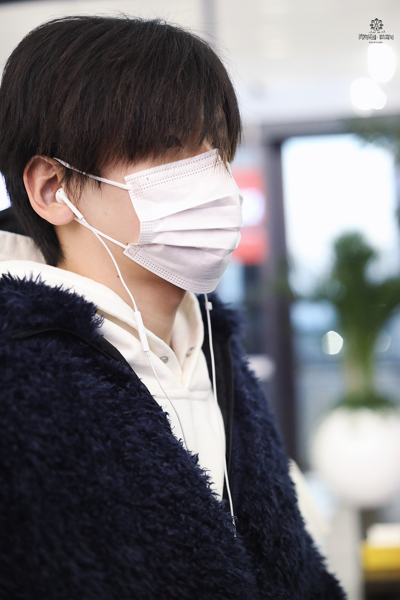 翟潇闻机场出发饭拍图毛茸茸的顺毛小翟一切顺利