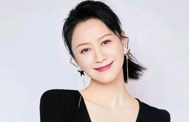 她明明长得很漂亮，也很符合大众审美，为何偏偏就是不火？休闲区蓝鸢梦想 - Www.slyday.coM