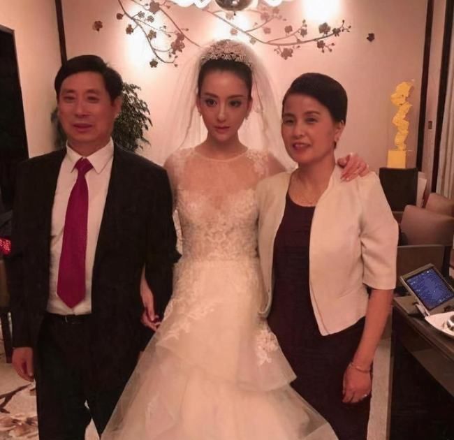 记者：你咋称呼小4岁的丈母娘？郭富城：叫妈呀！不然叫大妹子吗休闲区蓝鸢梦想 - Www.slyday.coM