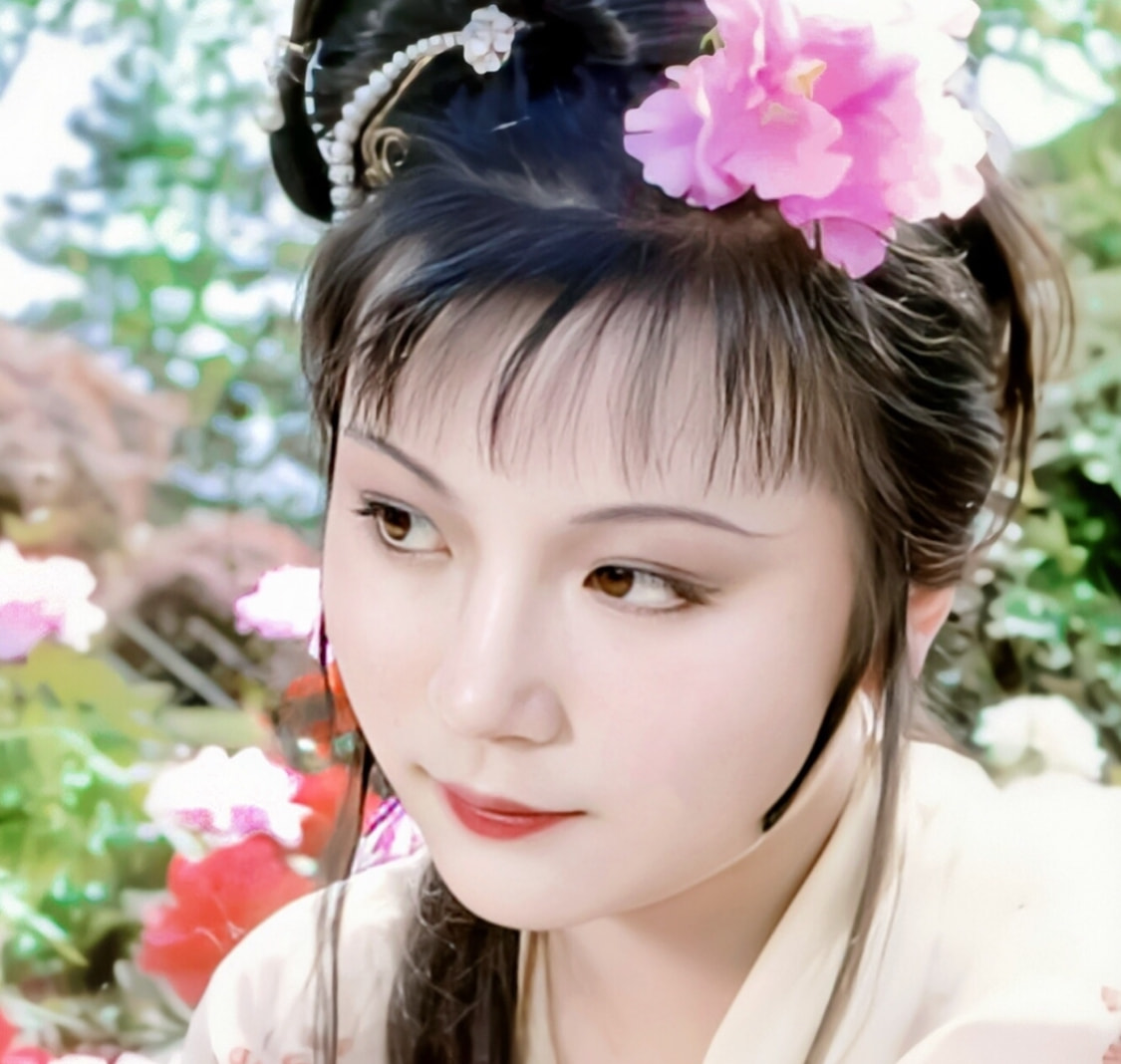 史湘云请"螃蟹宴"众人写菊,再到大雪天芦雪庵联句,《红楼梦》对姐妹们