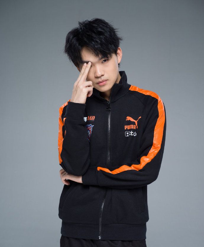 dyg公布挂牌名单萧玦留下他要离开冠军辅助还是很抢手的