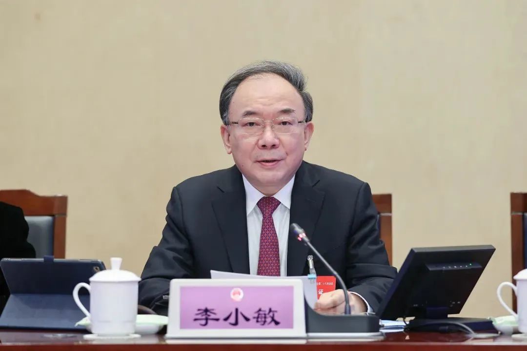 副主任李小敏主持第一次全体会议,省人大常委会副主任王燕文,陈震宁