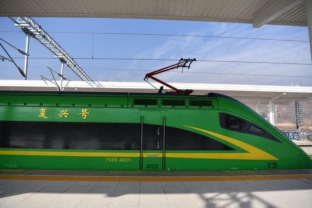 "绿巨人"开进大凉山 成彝族民众出行新方式|动车_新浪财经_新浪网