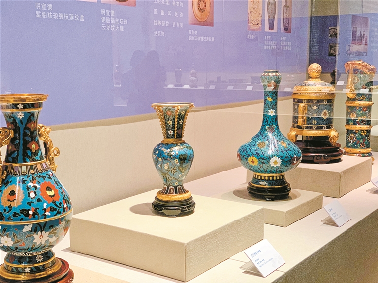 景泰蓝璀璨夺目 "裸展区"触手可及|景泰蓝|展区|深圳博物馆_新浪新闻
