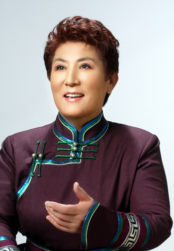 75岁德德玛自曝正在录制春晚歌曲曾患脑溢血导致偏瘫