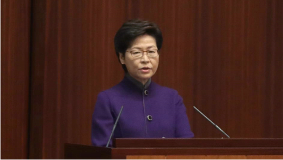 林郑月娥今天参加香港立法会会议，并接受议员质询。图自香港“橙新闻”