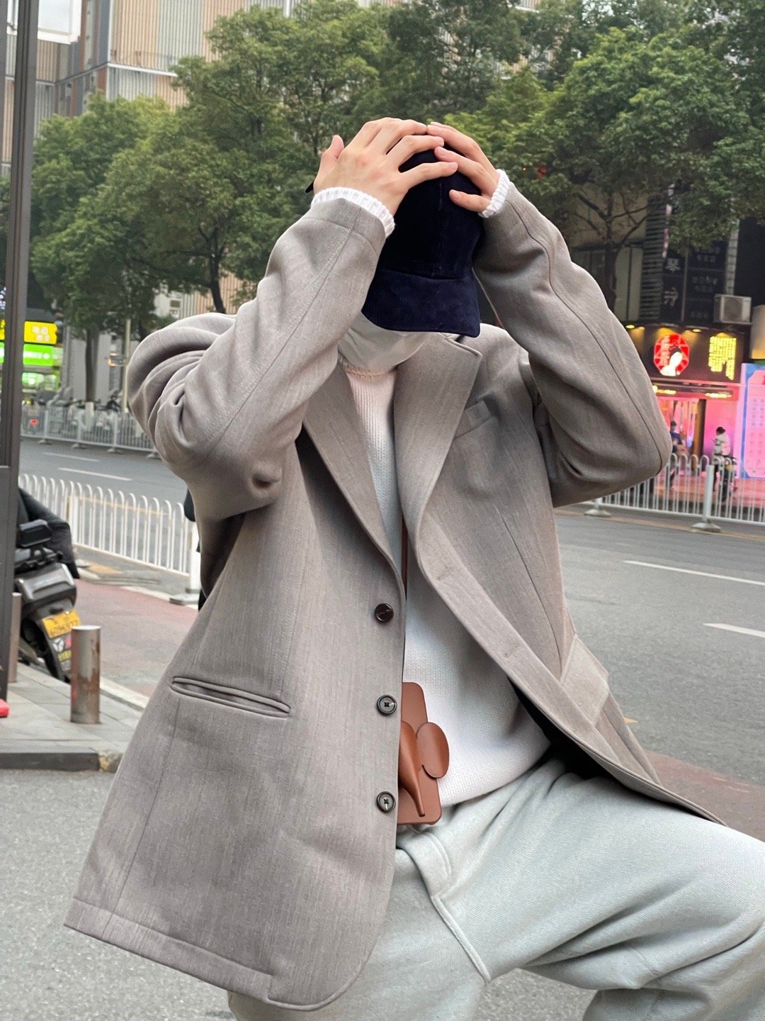 井柏然的街头随拍照片男友风穿搭休闲帅气